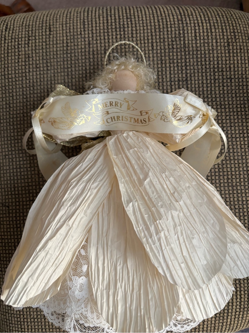 Source Unknown Cream & Gold Angel Tree Topper